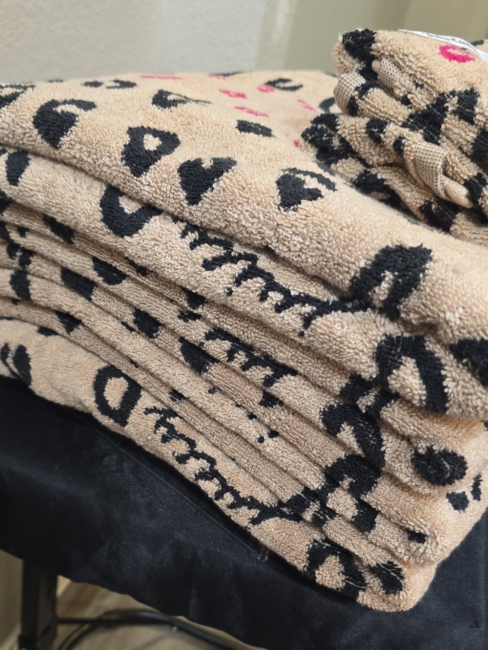 Juicy Couture Home Leopard Logo Print Plush Oversized Bath & Hand Towel Set - Picture 10 of 10